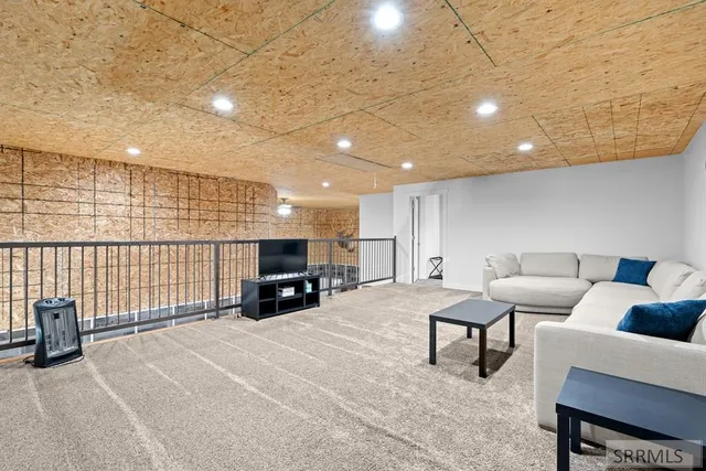 $1,500,000 | 12027 East 101 North, Idaho Falls, ID 83401