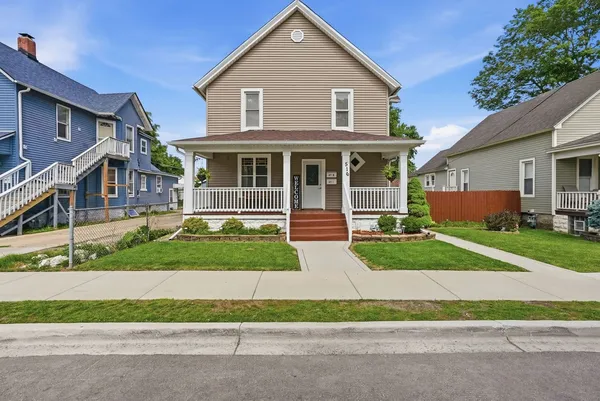 $299,500 | 516 Garnsey Avenue, Joliet, IL 60432