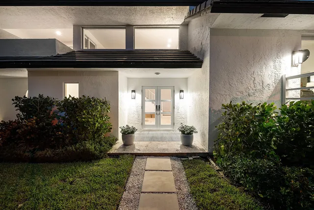 $9,999,000 | 5910 Old Ocean Boulevard, Ocean Ridge, FL 33435