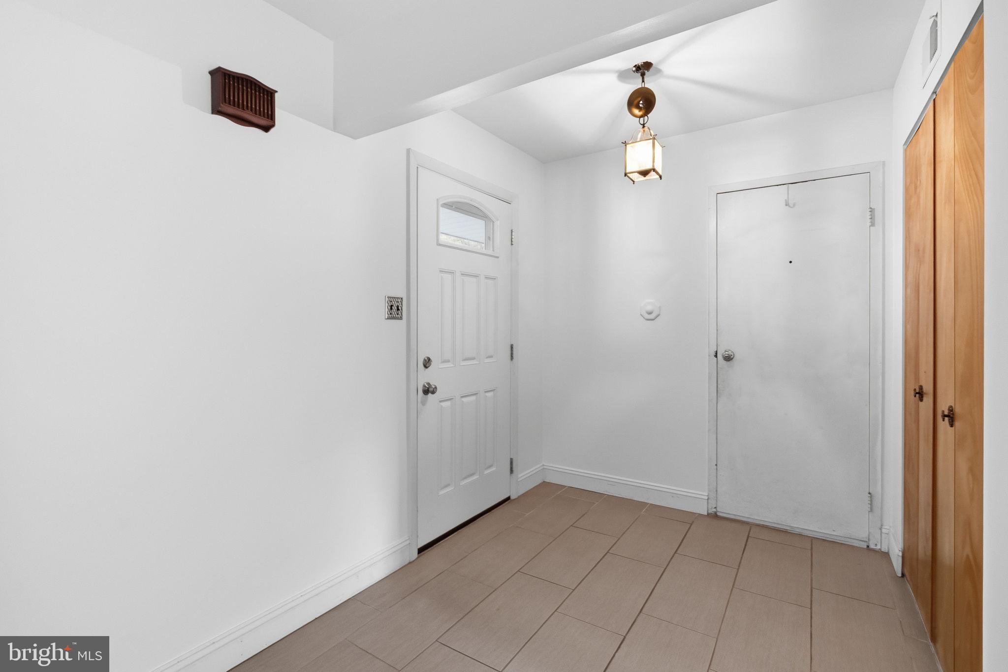 578 Coach Road Horsham, PA 19044 - Photo 4 of 39