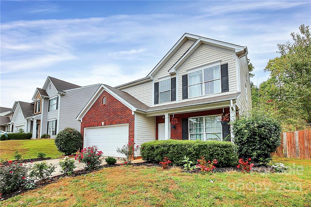11516 Erwin Ridge Avenue Charlotte, NC 28213 - Photo 2 of 38 front view of a house with a yard