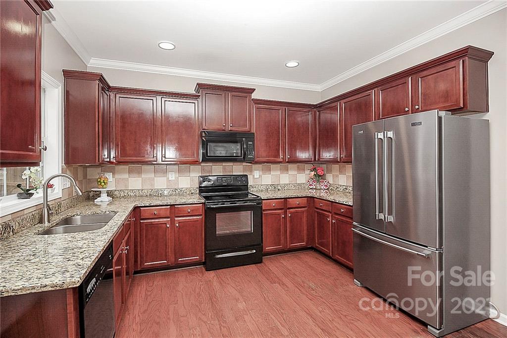 11516 Erwin Ridge Avenue Charlotte, NC 28213 - Photo 15 of 38 a kitchen with stainless steel appliances granite countertop a refrigerator stove microwave and sink