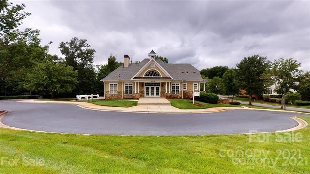 11516 Erwin Ridge Avenue Charlotte, NC 28213 - Photo 35 of 38 a front view of a house with yard and porch