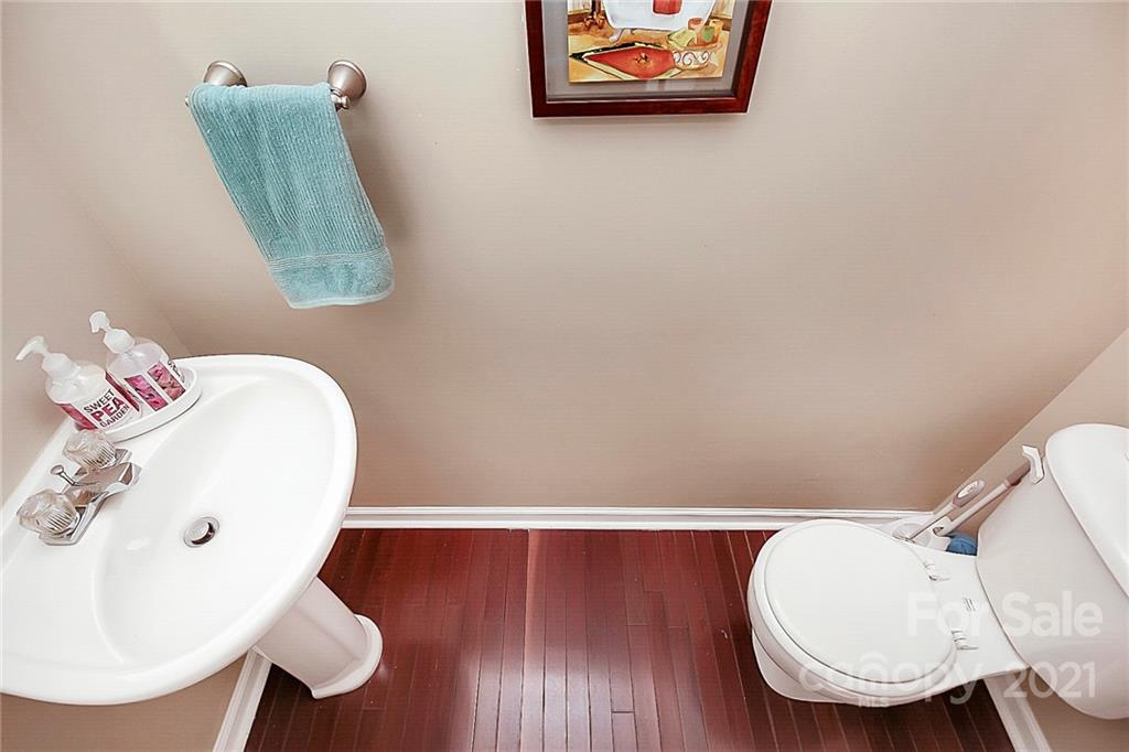 11516 Erwin Ridge Avenue Charlotte, NC 28213 - Photo 7 of 38 a bathroom with a toilet and a sink