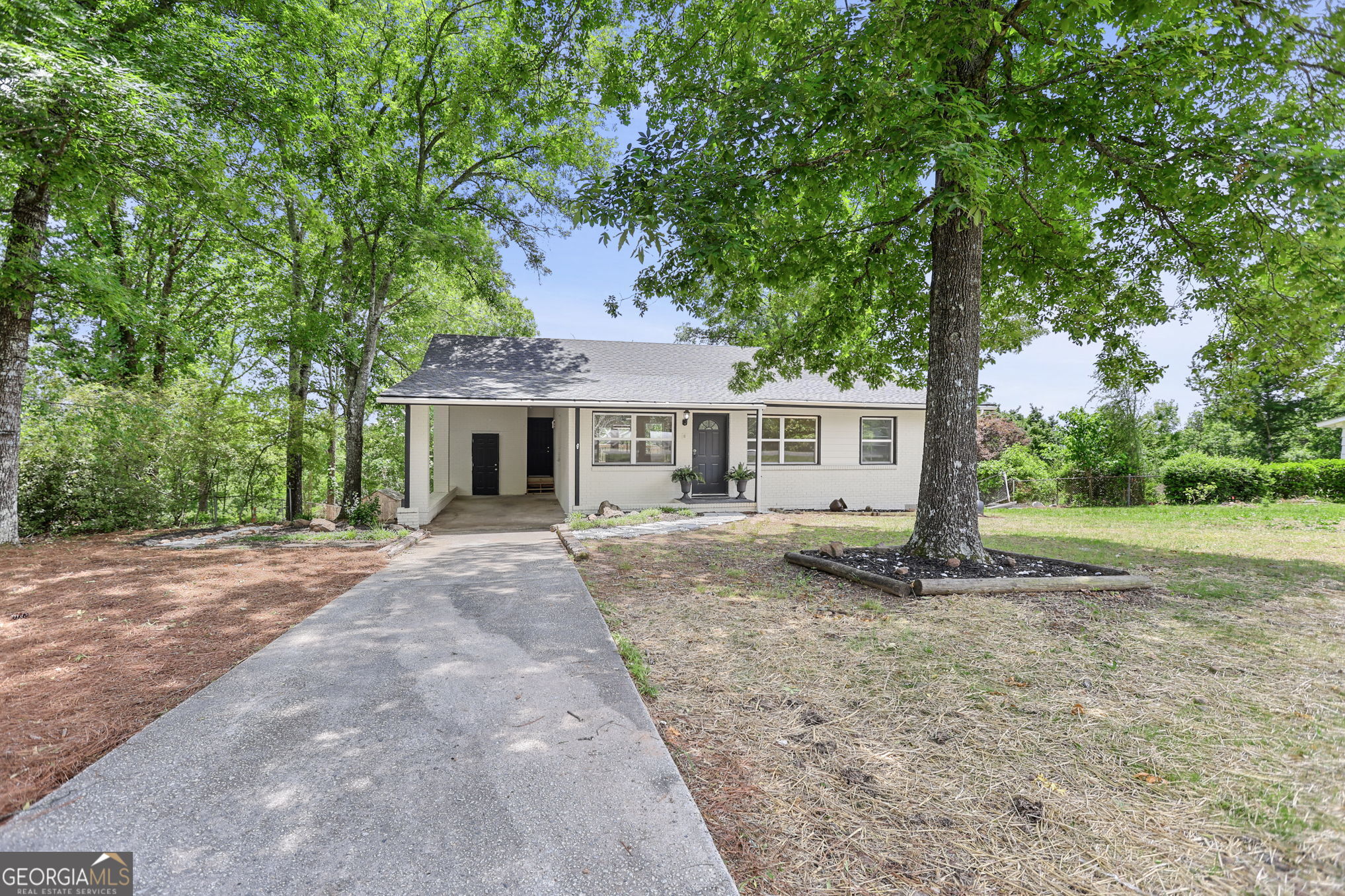 7060 Scenic Heights Road Manchester, GA 31816 - Photo 3 of 52 a front view of a house with a garden