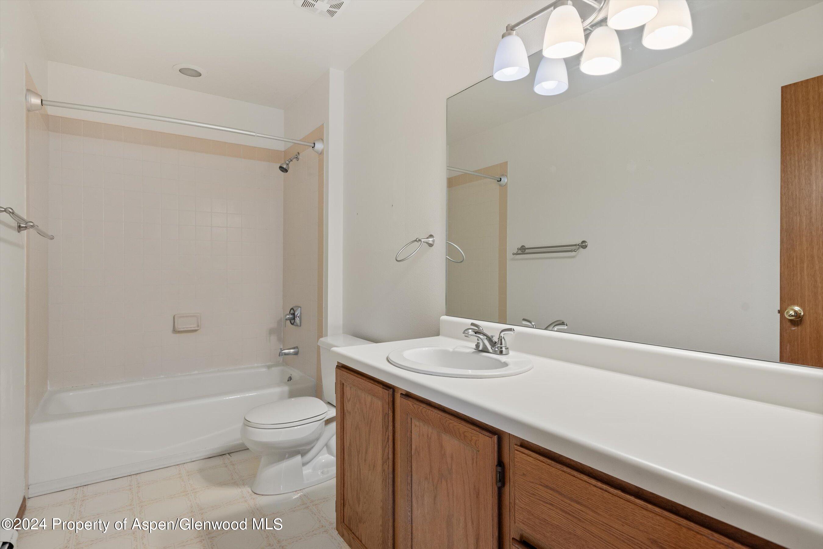 366 Rabbit Road Carbondale, CO 81623 - Photo 11 of 26 2nd bath