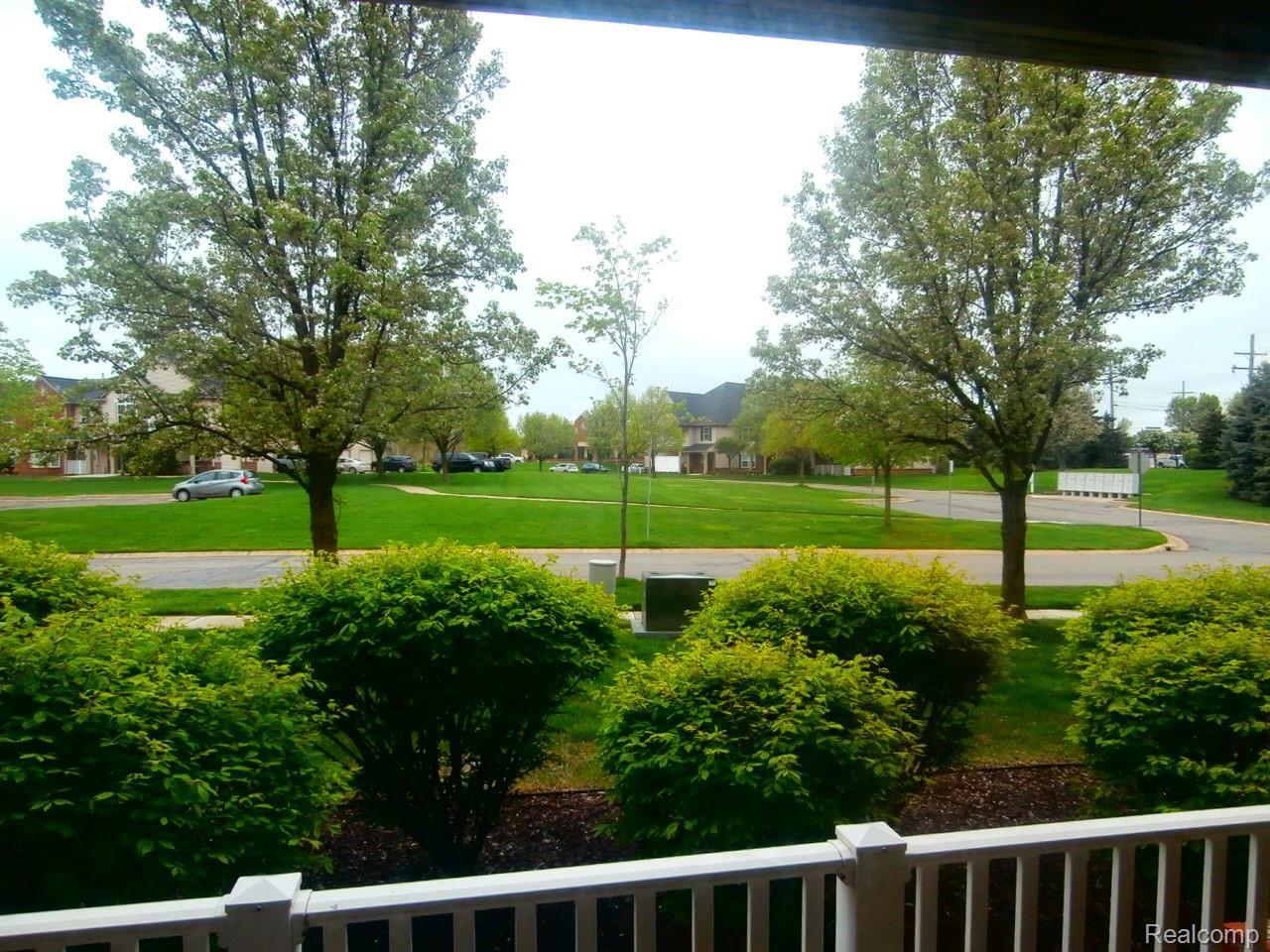 4031 Hampton Ridge Boulevard Howell, MI 48843 - Photo 4 of 23 P1010021 - Copy.JPG