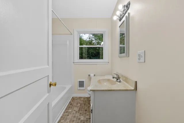 $995 | 443 Gary Hills Drive, Clarksville, TN 37043