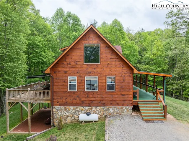 a view of a house with a yard and plants