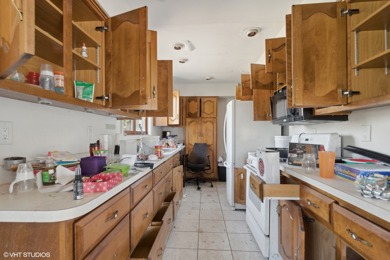 8345 McCarthy Road Palos Park, IL 60464 - Photo 7 of 18 a kitchen with stainless steel appliances a sink dishwasher stove and cabinets
