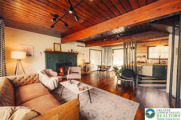 $3,000 | 1242 Shadblow Road, Pocono Summit, PA 18346