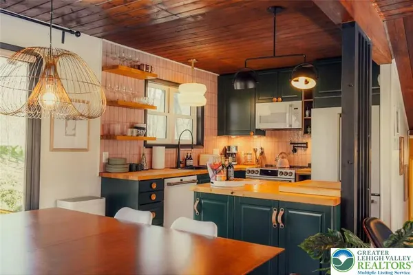 $3,000 | 1242 Shadblow Road, Pocono Summit, PA 18346