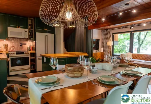 $3,000 | 1242 Shadblow Road, Pocono Summit, PA 18346