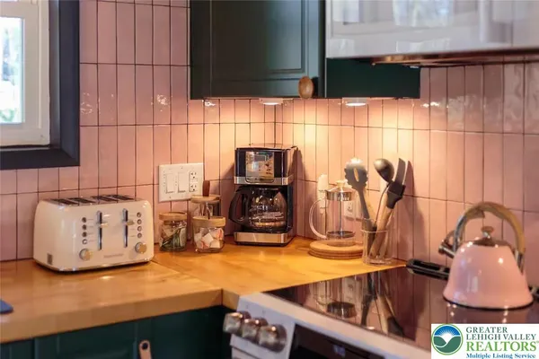 $3,000 | 1242 Shadblow Road, Pocono Summit, PA 18346