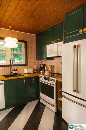 $3,000 | 1242 Shadblow Road, Pocono Summit, PA 18346