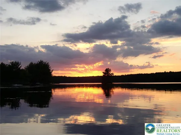 $3,000 | 1242 Shadblow Road, Pocono Summit, PA 18346