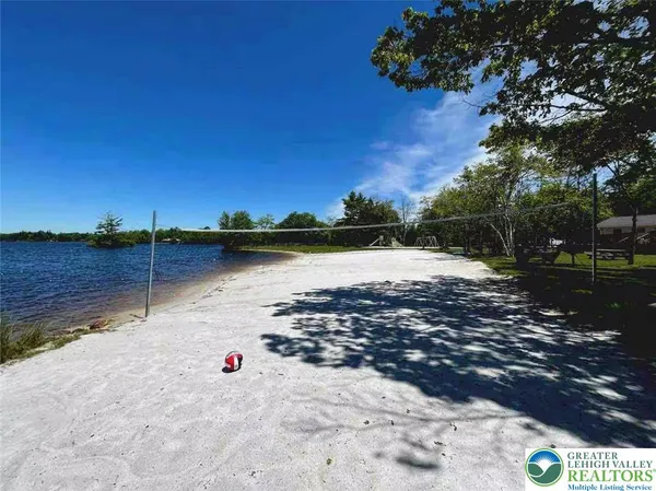 $3,000 | 1242 Shadblow Road, Pocono Summit, PA 18346