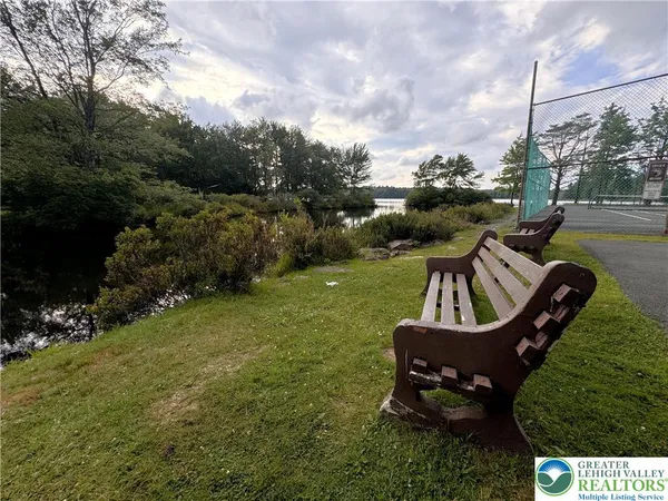 $3,000 | 1242 Shadblow Road, Pocono Summit, PA 18346