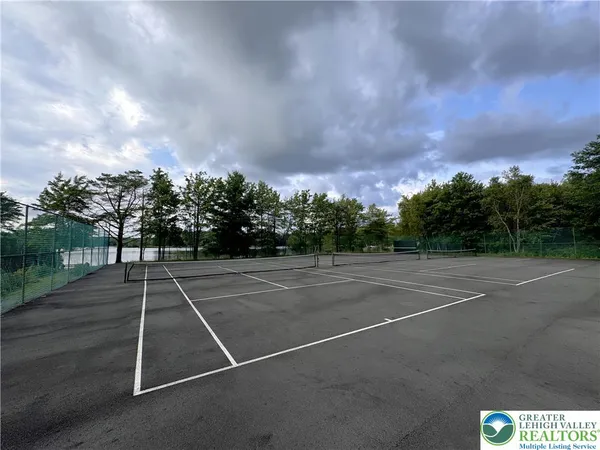 $3,000 | 1242 Shadblow Road, Pocono Summit, PA 18346