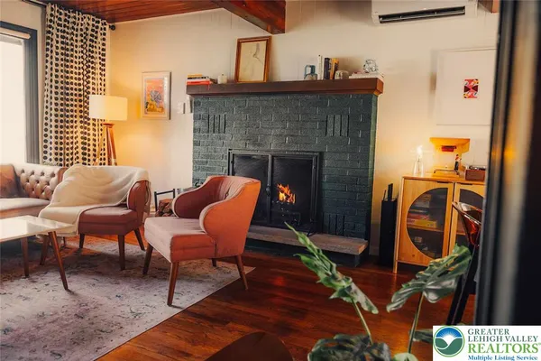 $3,000 | 1242 Shadblow Road, Pocono Summit, PA 18346