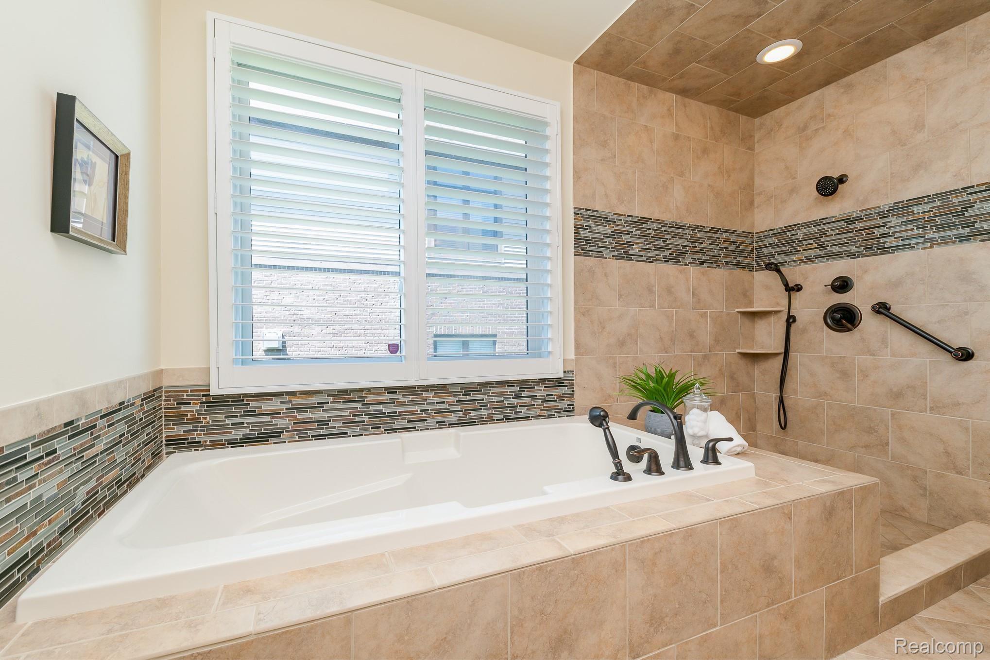 3962 Somerset Circle Rochester, MI 48309 - Photo 24 of 36 DSC02757.jpg