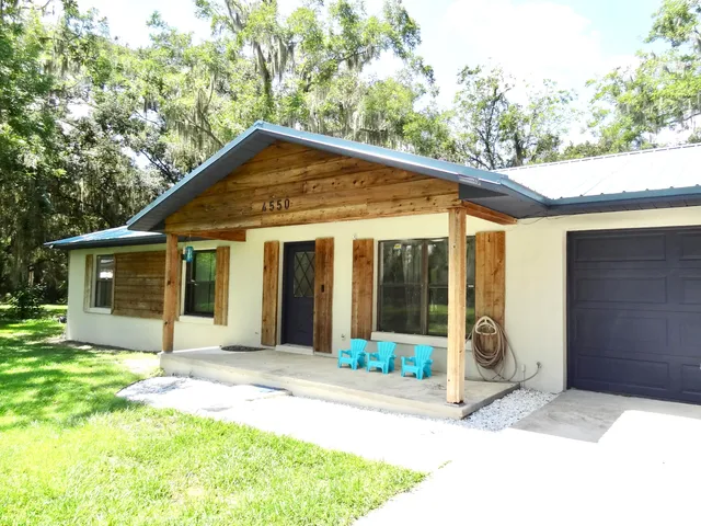 a view of a house with a yard and plants