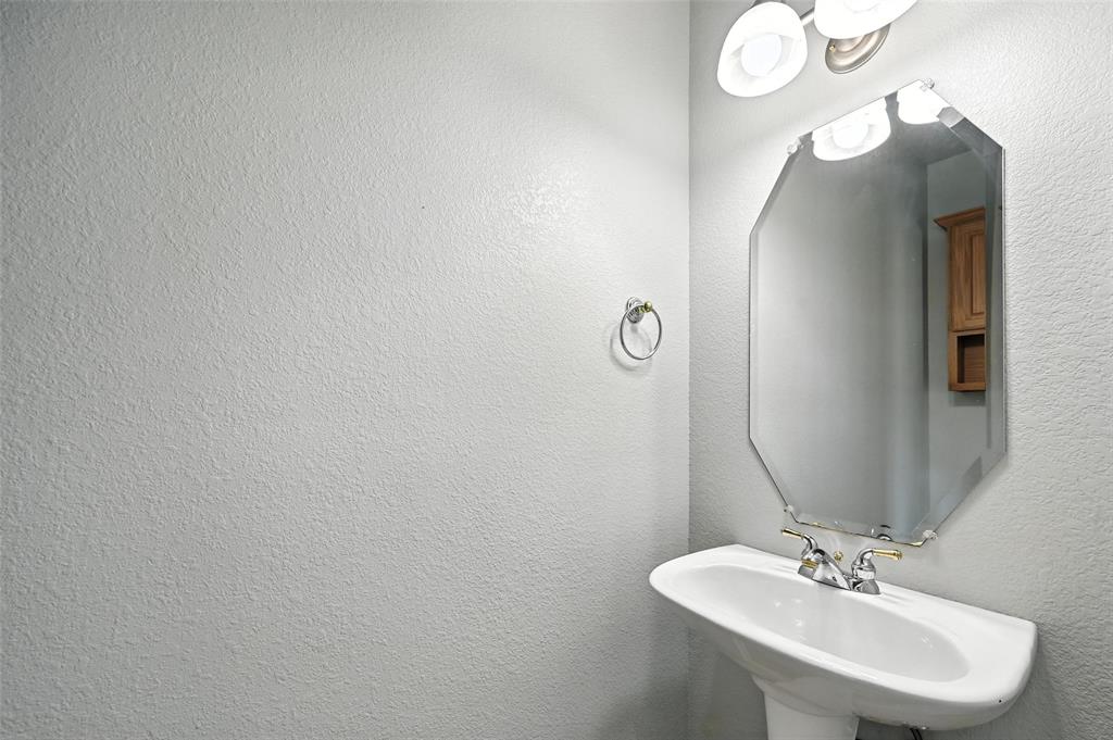 6659 Meadow Ridge Circle Nevada, TX 75173 - Photo 14 of 27 Bathroom with a sink