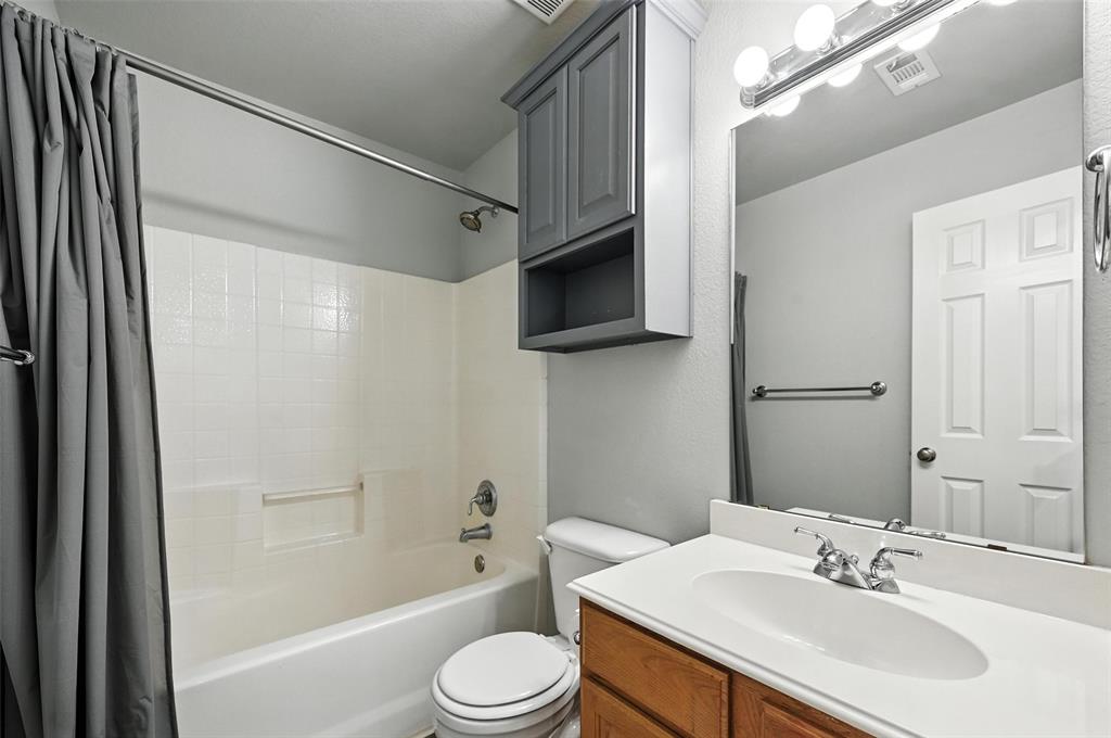 6659 Meadow Ridge Circle Nevada, TX 75173 - Photo 19 of 27 Full bathroom featuring shower / bath combo with shower curtain and vanity
