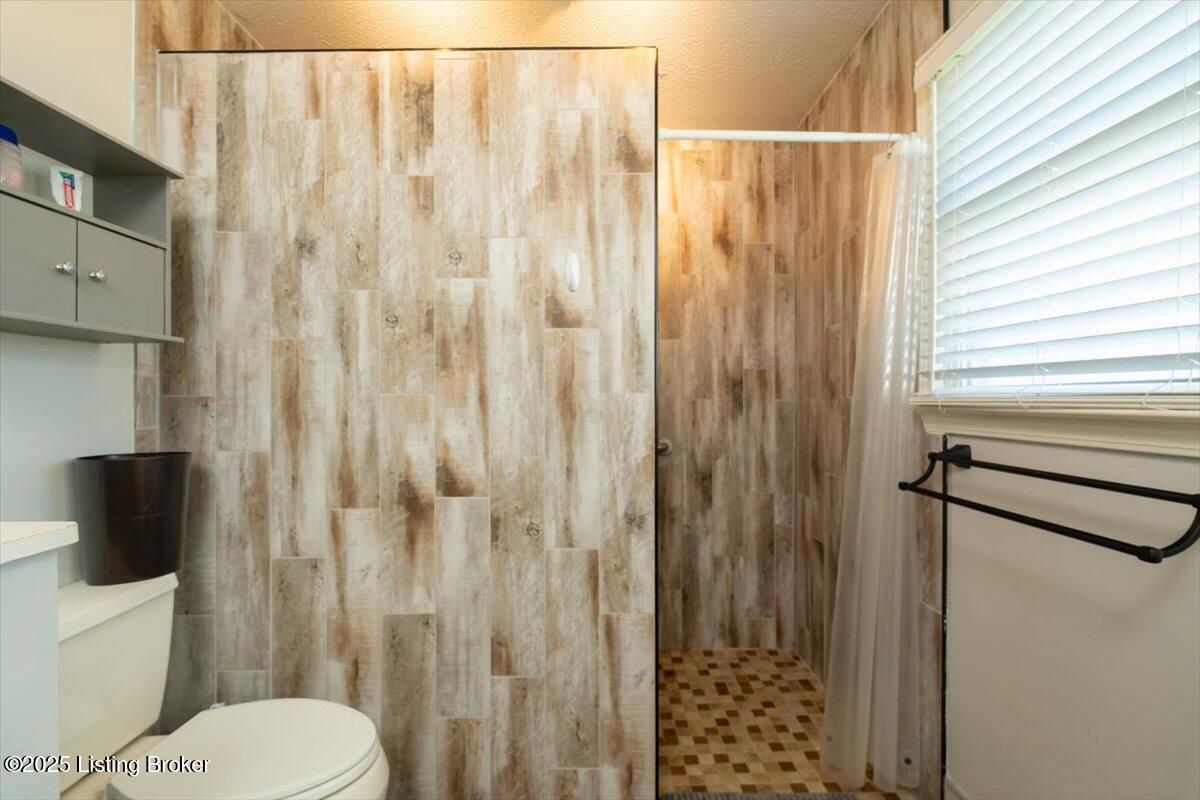 570 Sulphur Road Smiths Grove, KY 42171 - Photo 20 of 32 Interior