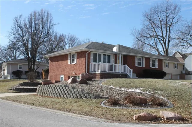$289,000 | 34 Caribou Circle, St. Joseph, MO 64506