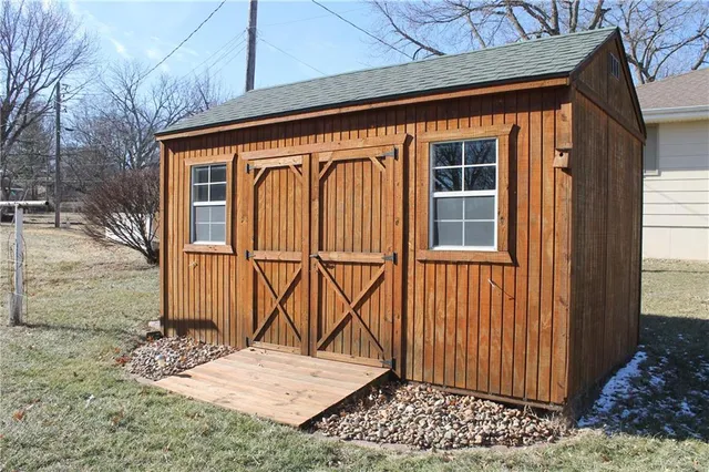 $289,000 | 34 Caribou Circle, St. Joseph, MO 64506