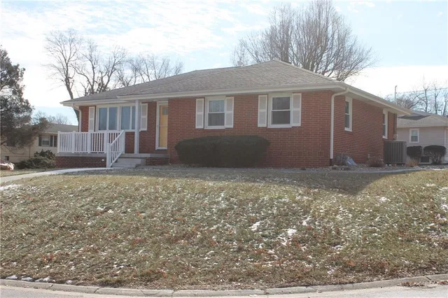 $289,000 | 34 Caribou Circle, St. Joseph, MO 64506