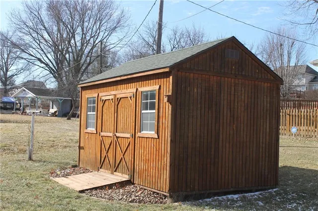 $289,000 | 34 Caribou Circle, St. Joseph, MO 64506