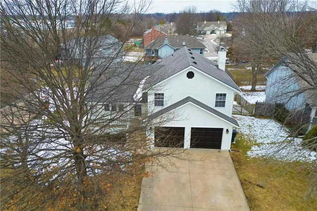 $385,000 | 704 Southeast 11th Street, Lee's Summit, MO 64081