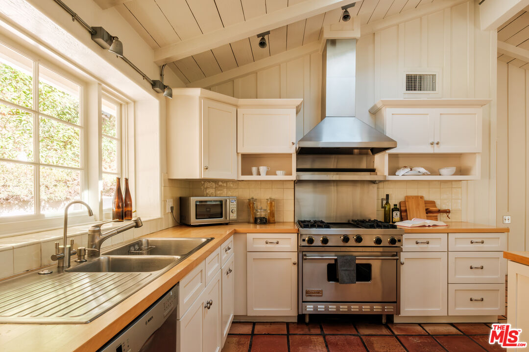 1784 Old Ranch Road Los Angeles, CA 90049 - Photo 11 of 33