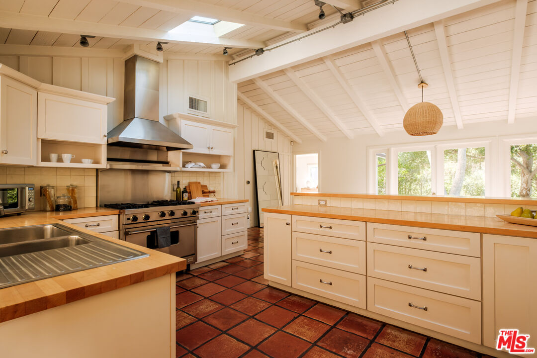 1784 Old Ranch Road Los Angeles, CA 90049 - Photo 12 of 33