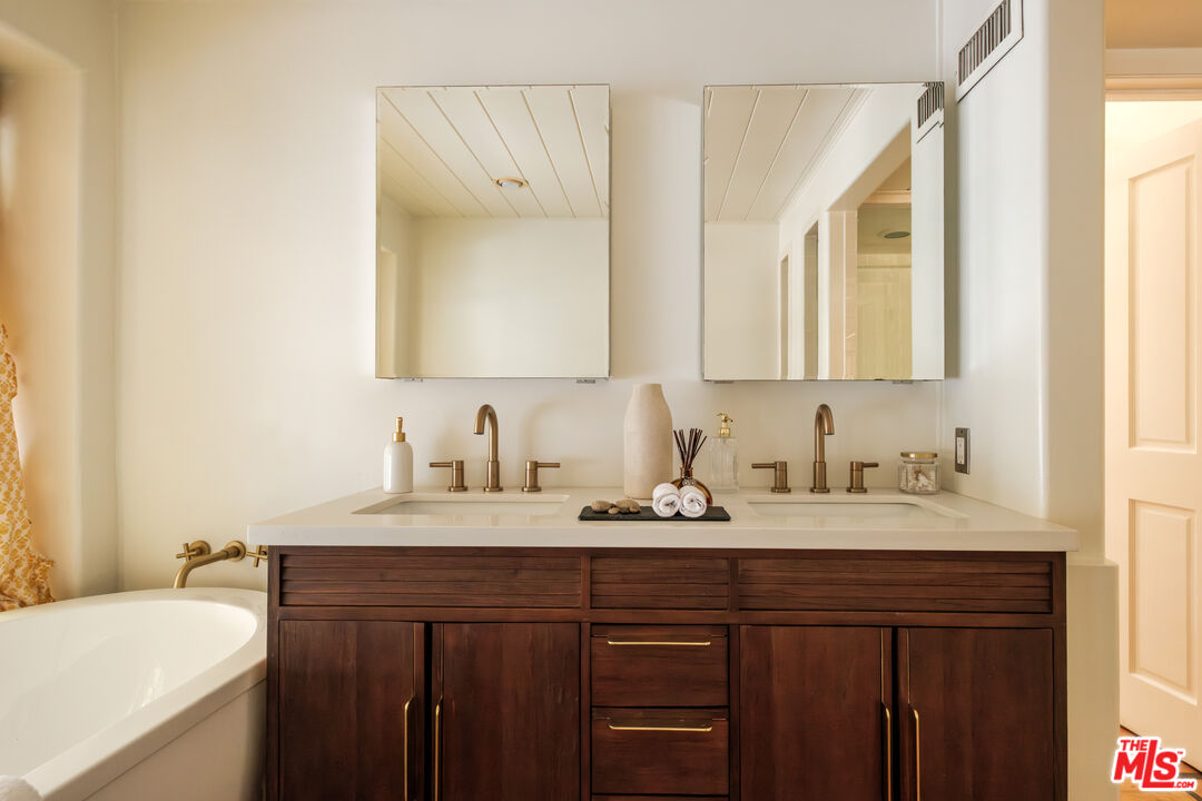 1784 Old Ranch Road Los Angeles, CA 90049 - Photo 19 of 33