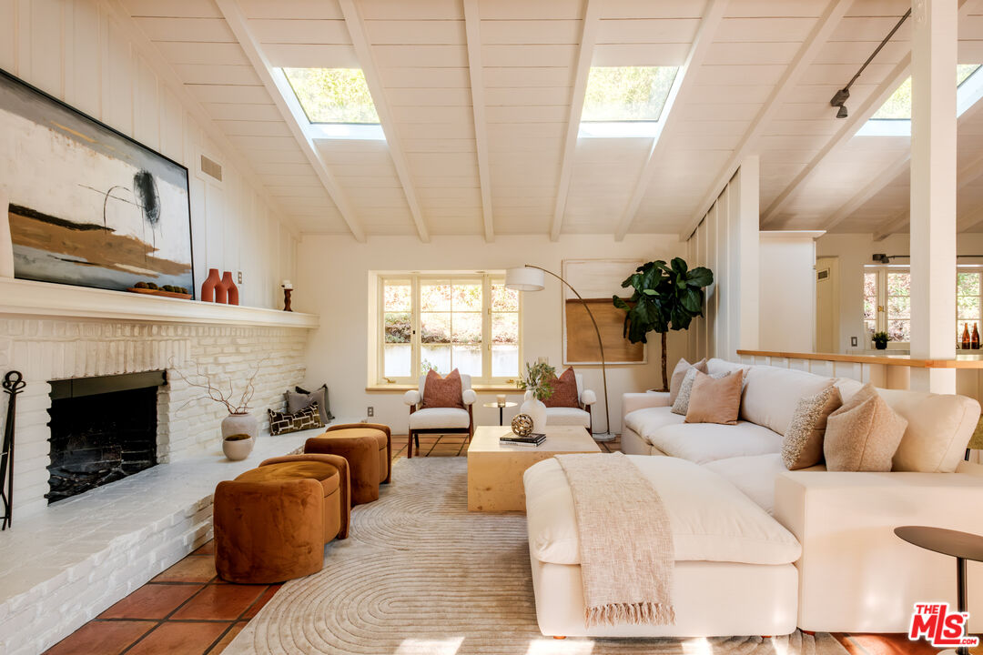 1784 Old Ranch Road Los Angeles, CA 90049 - Photo 5 of 33