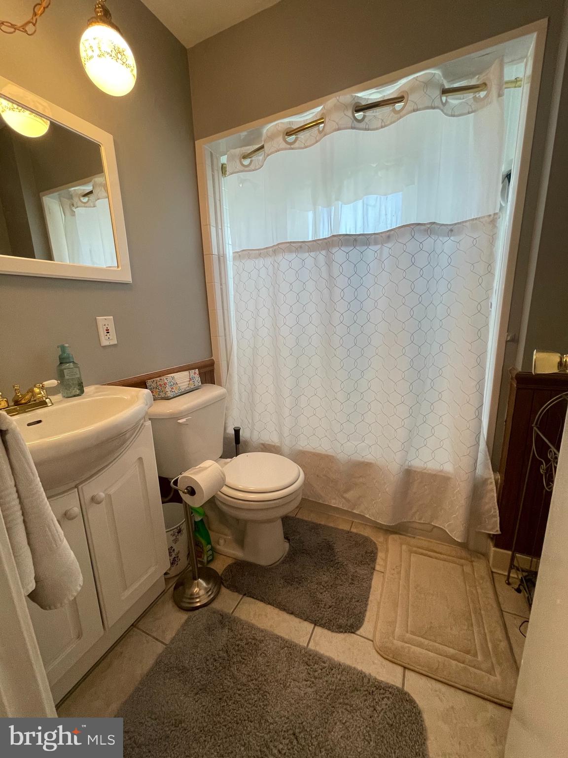 5706 Westgate Road Lanham, MD 20706 - Photo 18 of 29 Upstairs full bath