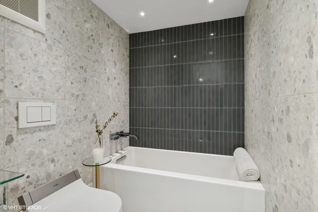 $734,900 | 4170 North Marine Drive, Unit 23L, Chicago, IL 60613