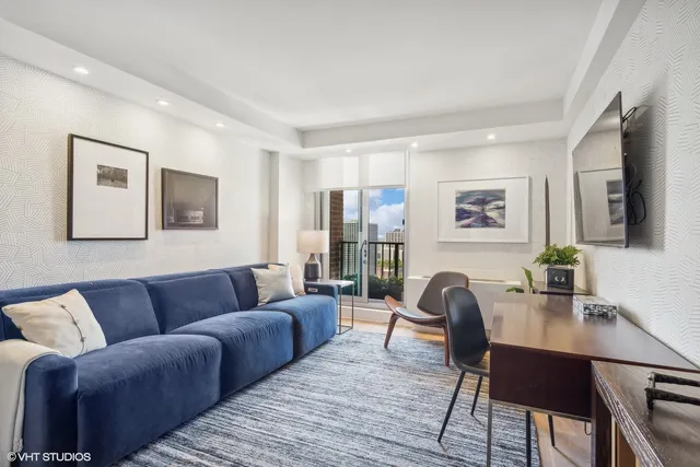 $734,900 | 4170 North Marine Drive, Unit 23L, Chicago, IL 60613