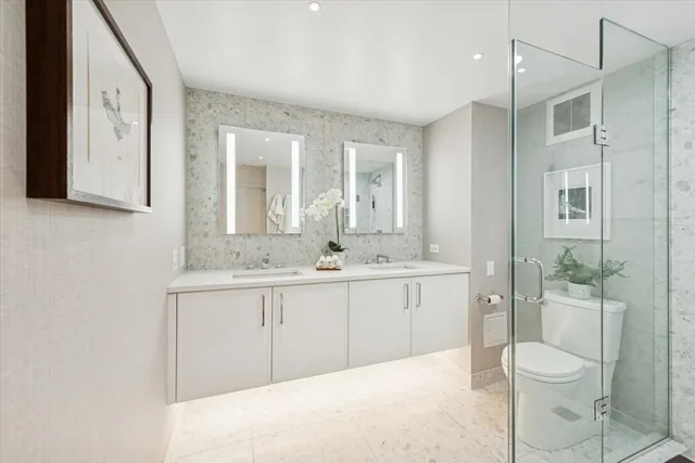 $734,900 | 4170 North Marine Drive, Unit 23L, Chicago, IL 60613