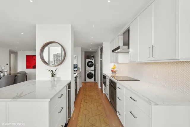 $734,900 | 4170 North Marine Drive, Unit 23L, Chicago, IL 60613