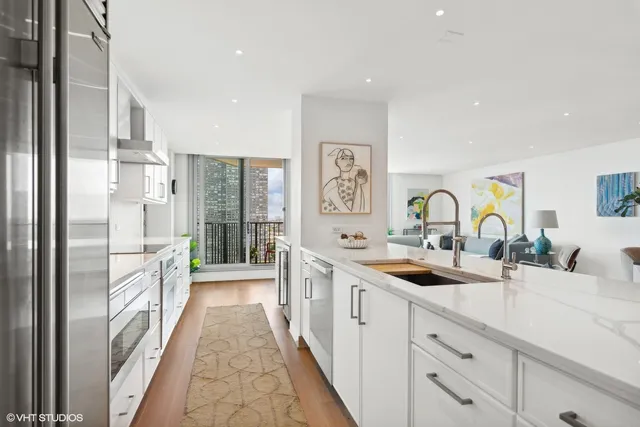 $734,900 | 4170 North Marine Drive, Unit 23L, Chicago, IL 60613