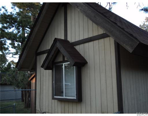 732 Riverside Avenue Sugarloaf, CA 92386 - Photo 3 of 6 Exterior Rear.