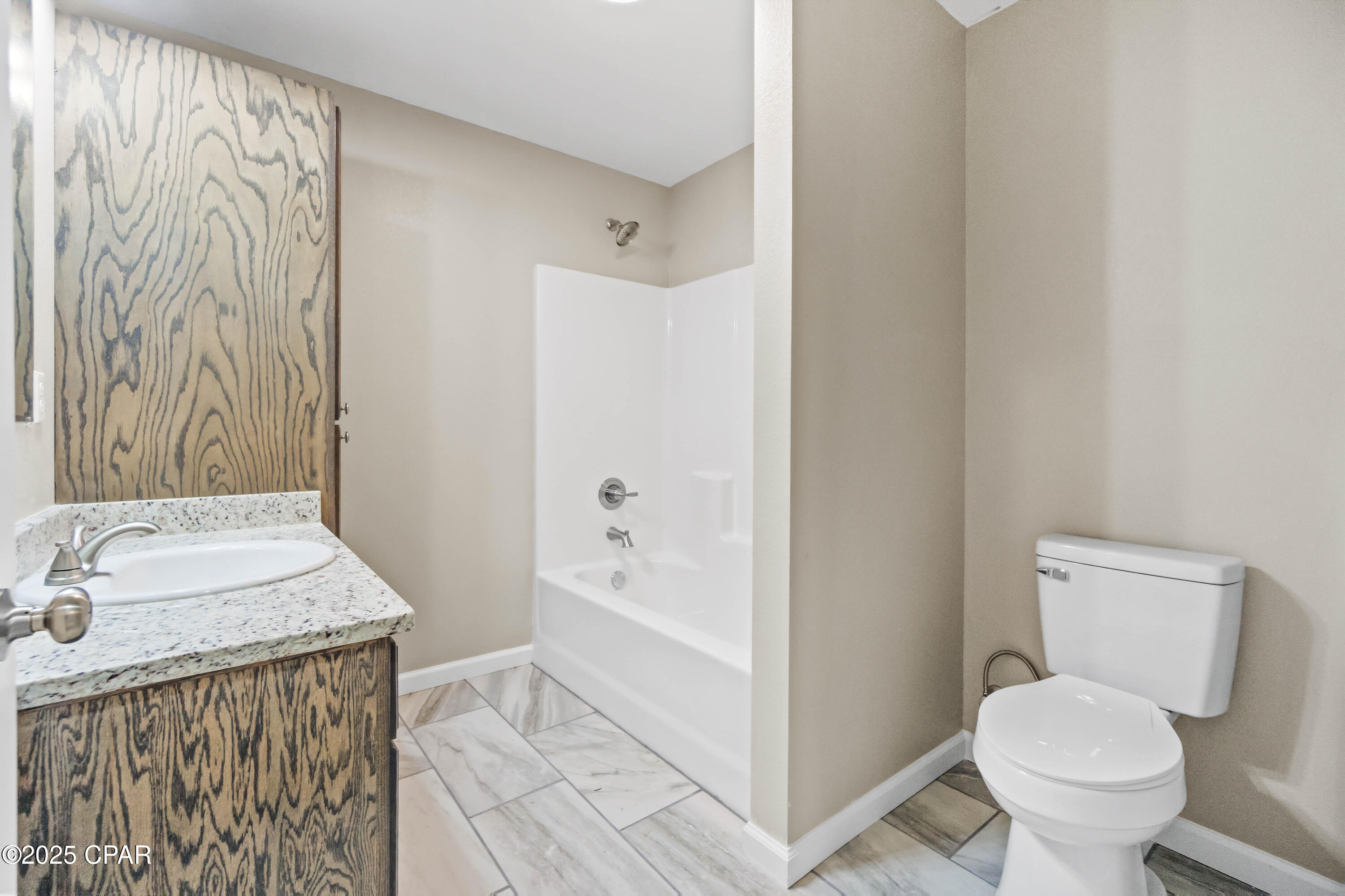 6667 Grande Oak Loop Grand Ridge, FL 32442 - Photo 11 of 28