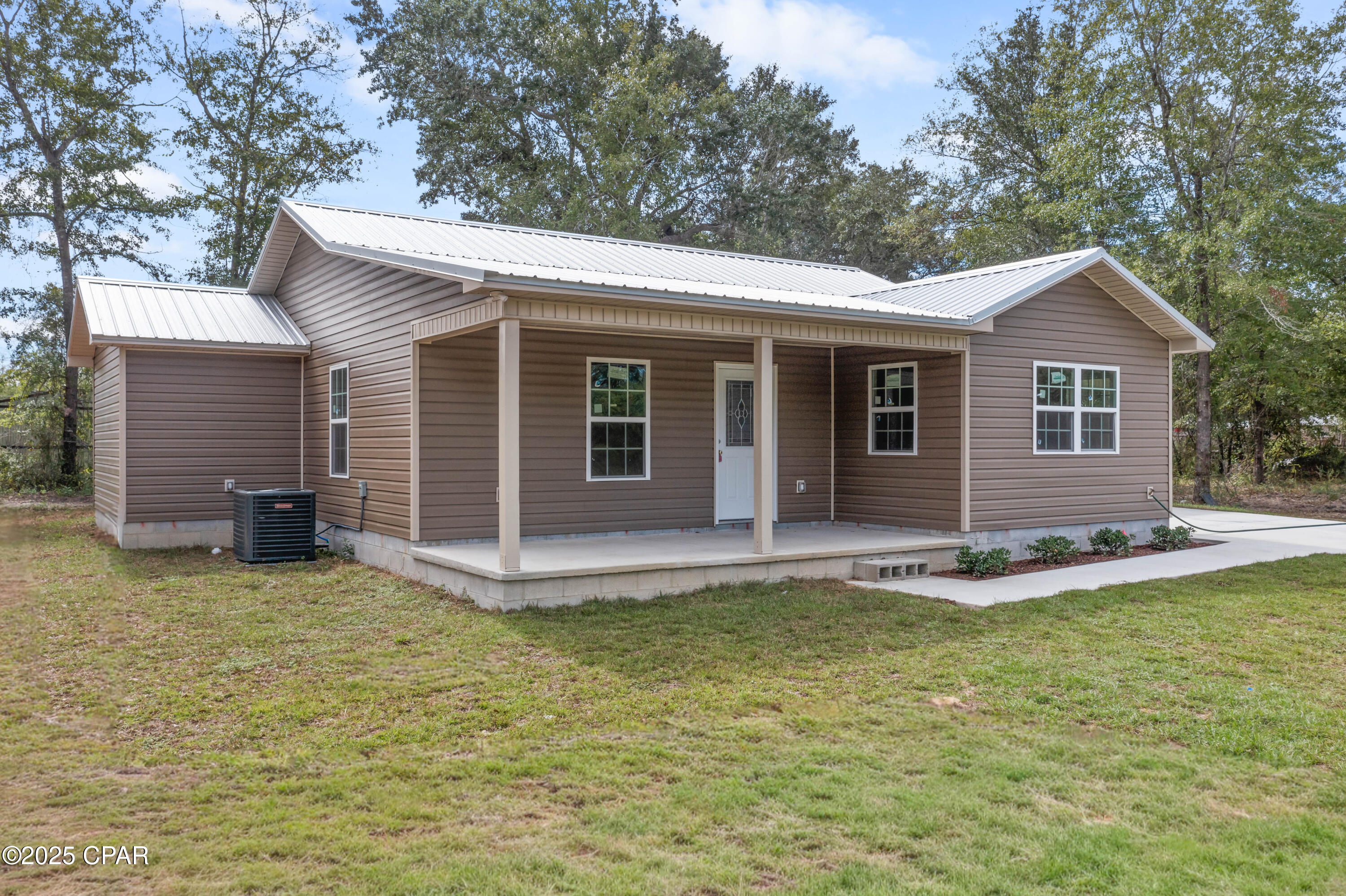 6667 Grande Oak Loop Grand Ridge, FL 32442 - Photo 13 of 28