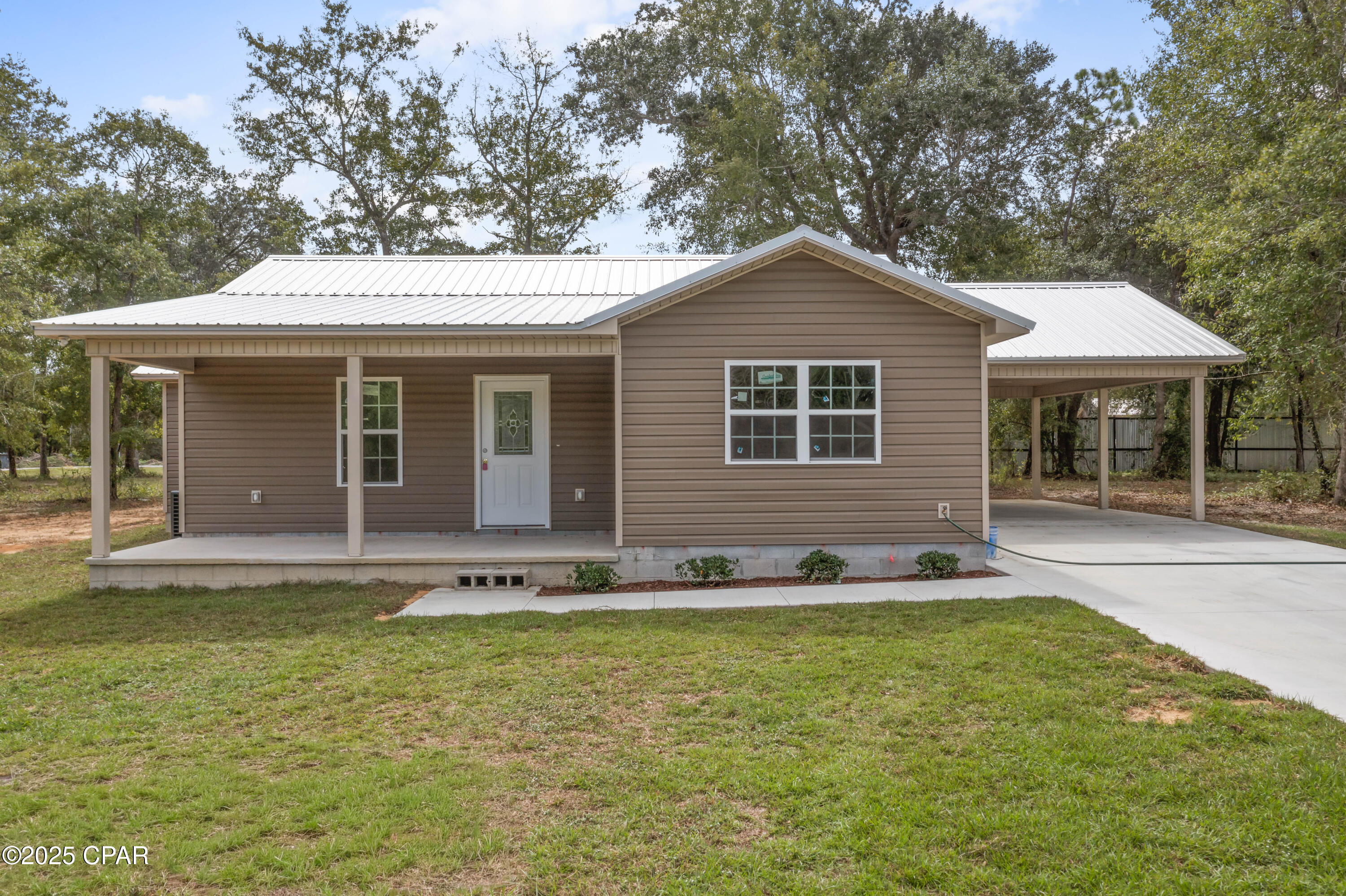 6667 Grande Oak Loop Grand Ridge, FL 32442 - Photo 14 of 28