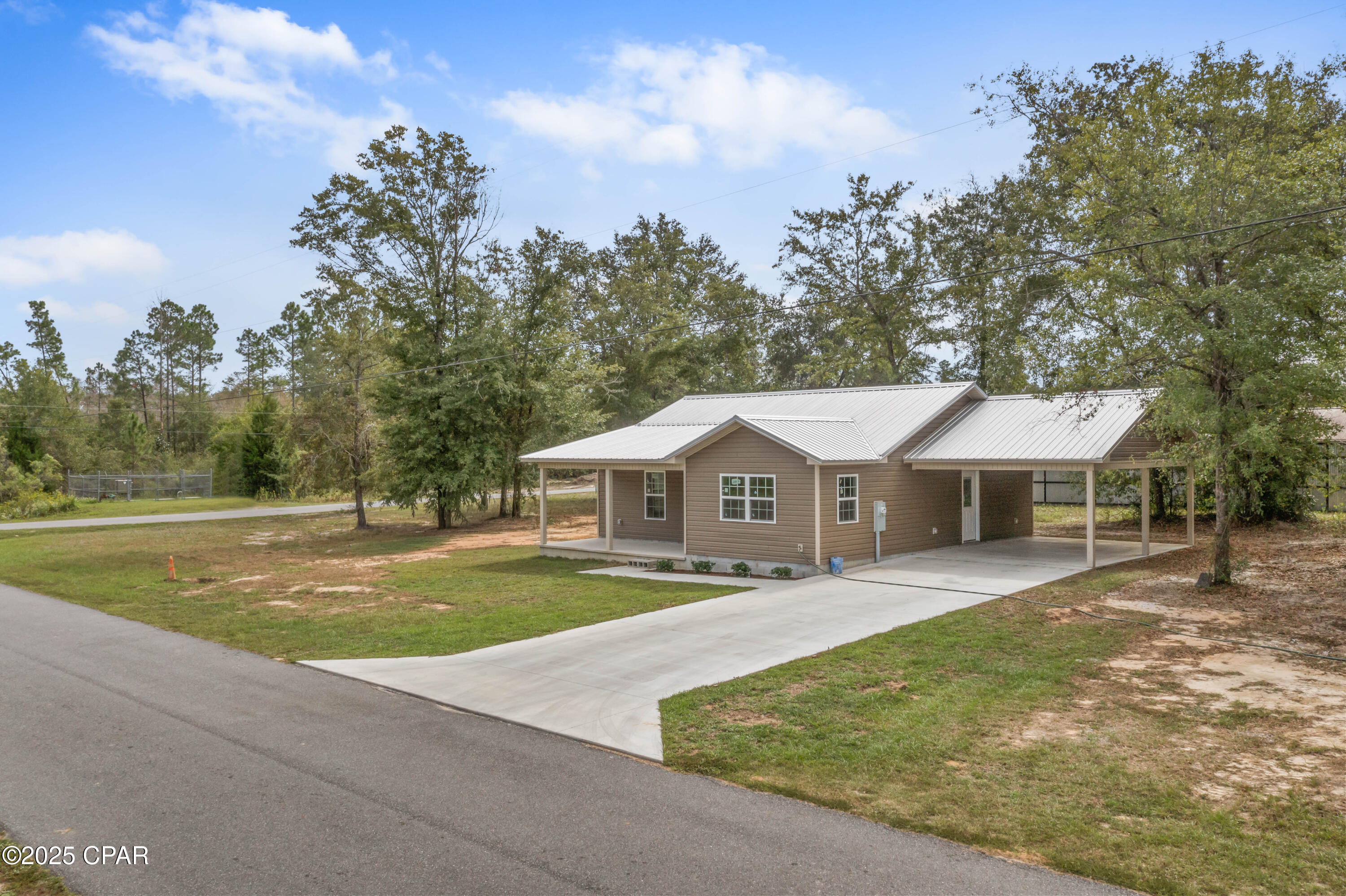 6667 Grande Oak Loop Grand Ridge, FL 32442 - Photo 15 of 28