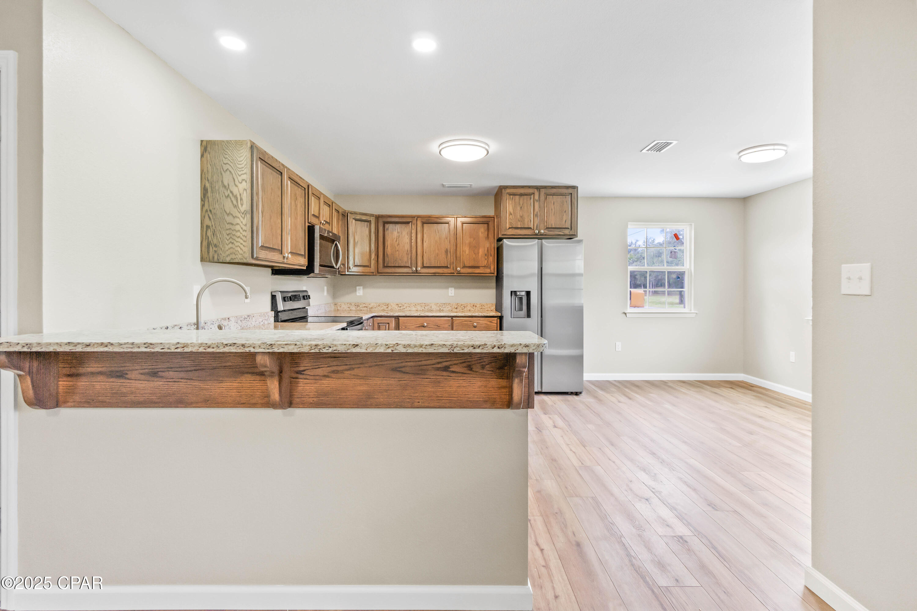 6667 Grande Oak Loop Grand Ridge, FL 32442 - Photo 4 of 28